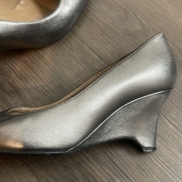 Bruno Magli Metallic Pewter Wedge Heel Sz 38 1/2 - Picture 14 of 16